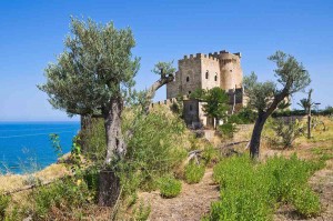 Castrum Petrae Roseti in Roseto Capo Spulico, Kalabrien