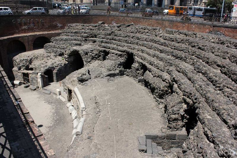 Risultati immagini per foto dell'anfiteatro di catania