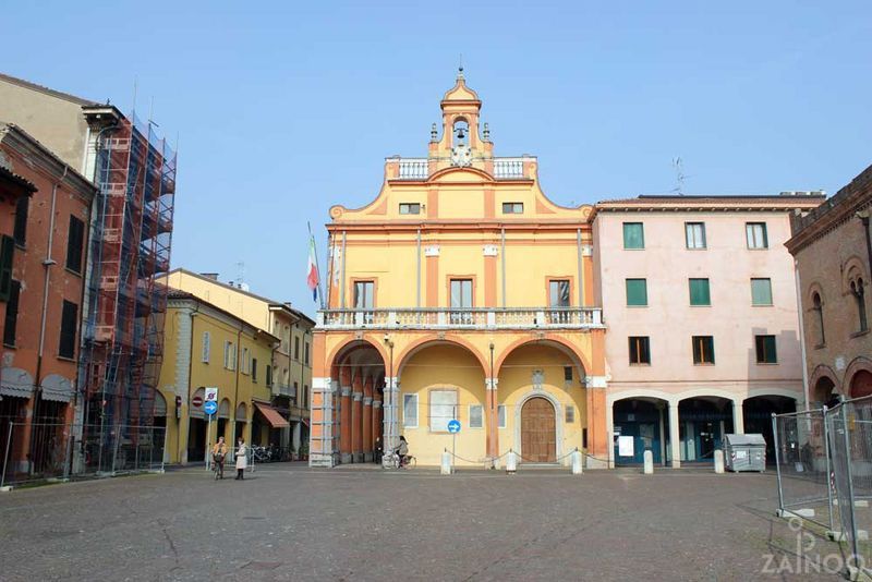 Cento: centre of textiles and art southwest of Ferrara